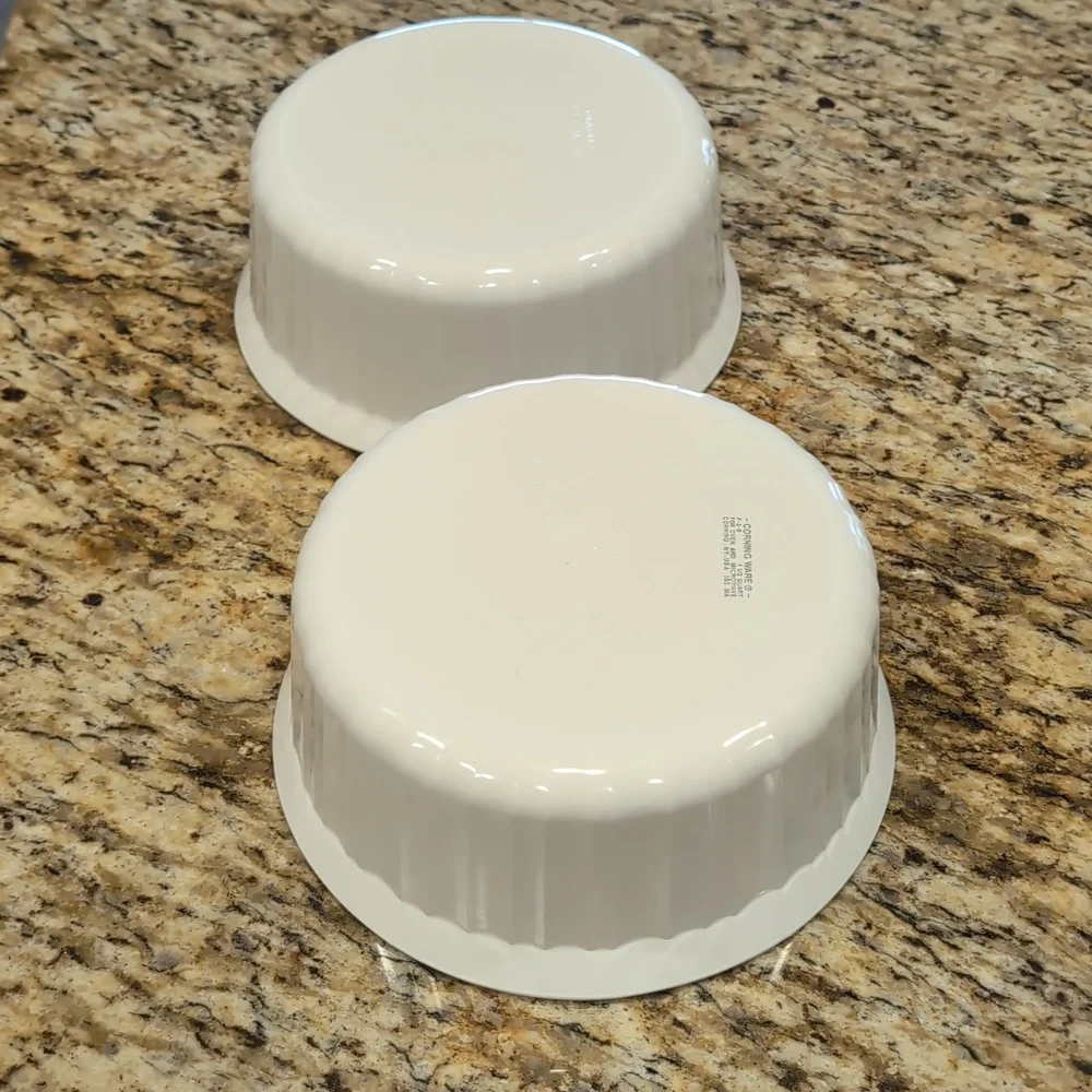Two (2) Corning Ware French White F-5-B 1.6L and 1 1/2 Qt Round Casserole Dishes